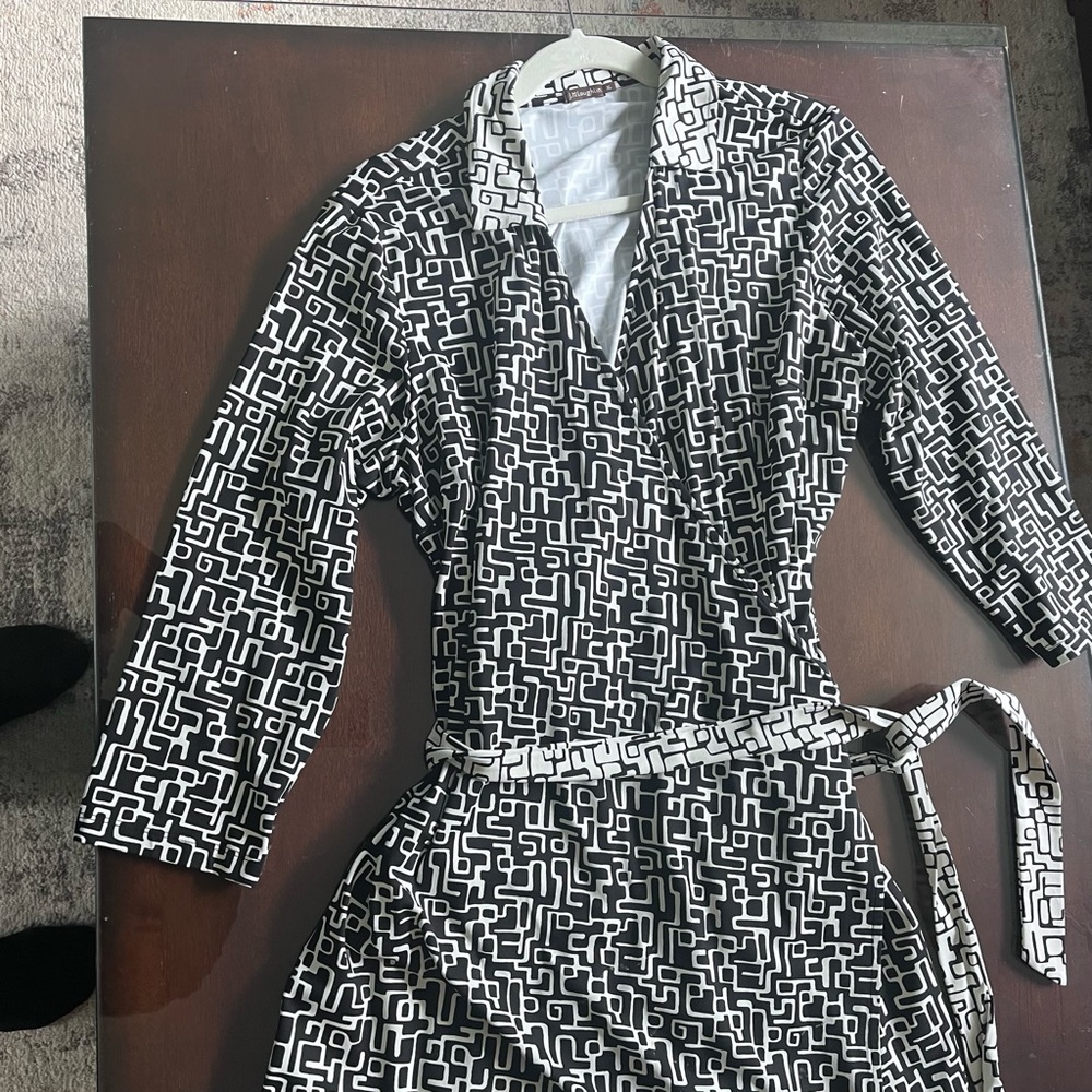 J McLaughlin black and white wrap dress - Picture 9 of 10